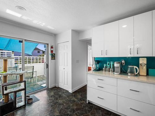 311 Robson Drive, Kamloops, BC - Indoor Photo Showing Kitchen