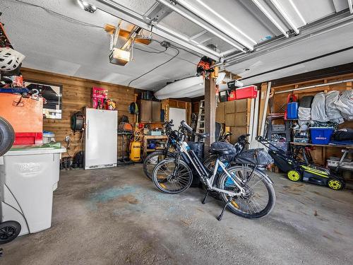 311 Robson Drive, Kamloops, BC - Indoor Photo Showing Garage