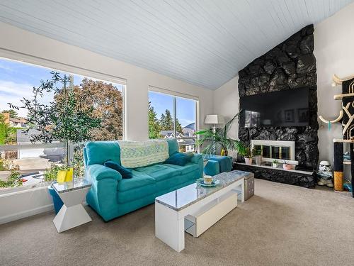 311 Robson Drive, Kamloops, BC - Indoor Photo Showing Living Room With Fireplace