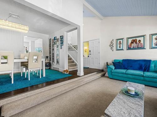 311 Robson Drive, Kamloops, BC - Indoor Photo Showing Living Room