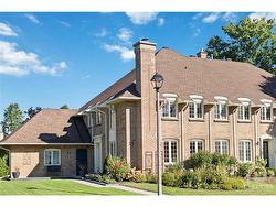 27 CHATSWORTH Crescent  Ottawa, ON K1V 9Y9