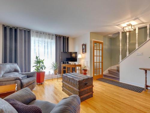 Salon - 601 Rue Joncas, Laval (Sainte-Dorothée), QC - Indoor Photo Showing Living Room