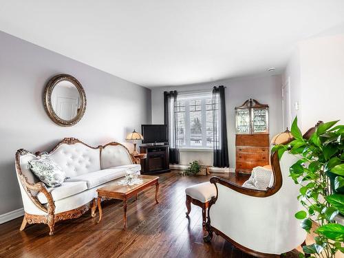 Living room - 1272 Rue Bernier, Saint-Jean-Sur-Richelieu, QC - Indoor Photo Showing Living Room