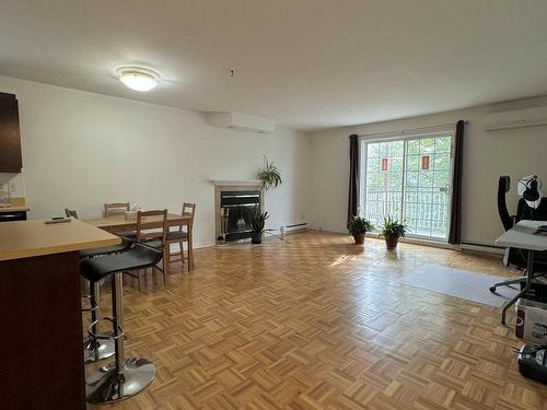 Living room - F-7211 Rue Chouinard, Montréal (Lasalle), QC - Indoor Photo Showing Other Room