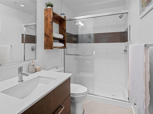 102-286 Wilfert Rd, View Royal, BC - Indoor Photo Showing Bathroom