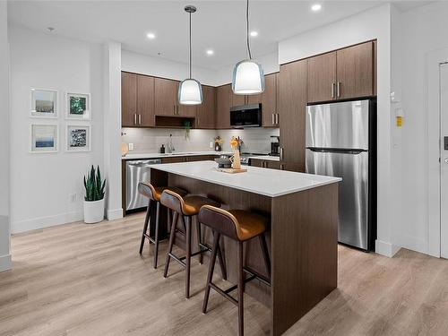 102-286 Wilfert Rd, View Royal, BC - Indoor Photo Showing Kitchen With Stainless Steel Kitchen With Upgraded Kitchen