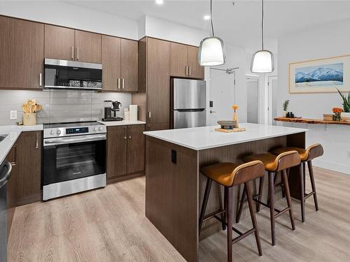 102-286 Wilfert Rd, View Royal, BC - Indoor Photo Showing Kitchen With Stainless Steel Kitchen With Upgraded Kitchen