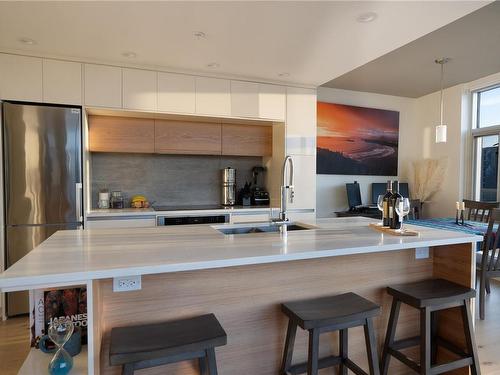 704-989 Johnson St, Victoria, BC - Indoor Photo Showing Kitchen With Double Sink With Upgraded Kitchen