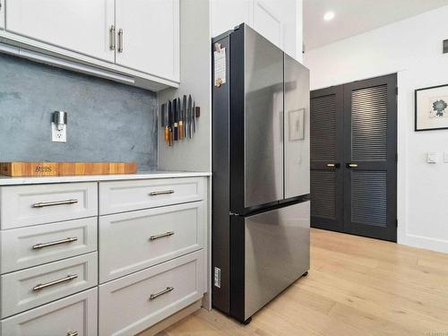 208-1035 Sutlej St, Victoria, BC - Indoor Photo Showing Kitchen