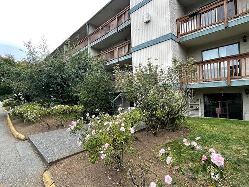 304-4724 Uplands Dr, Nanaimo, BC - Outdoor