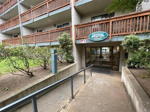 304-4724 Uplands Dr, Nanaimo, BC - Outdoor