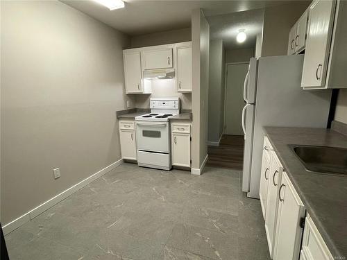 304-4724 Uplands Dr, Nanaimo, BC - Indoor Photo Showing Kitchen