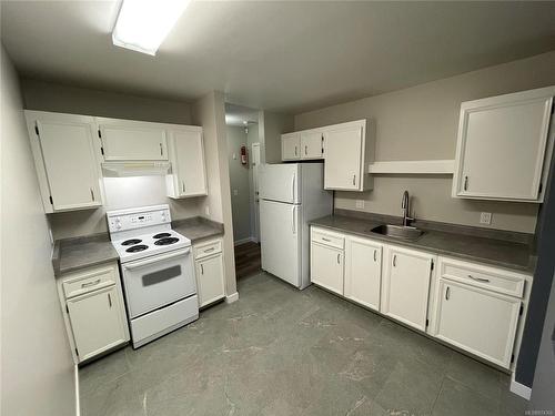 304-4724 Uplands Dr, Nanaimo, BC - Indoor Photo Showing Kitchen