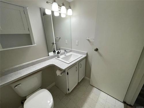 304-4724 Uplands Dr, Nanaimo, BC - Indoor Photo Showing Bathroom