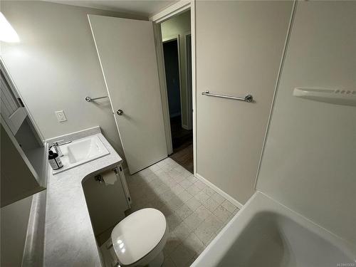 304-4724 Uplands Dr, Nanaimo, BC - Indoor Photo Showing Other Room