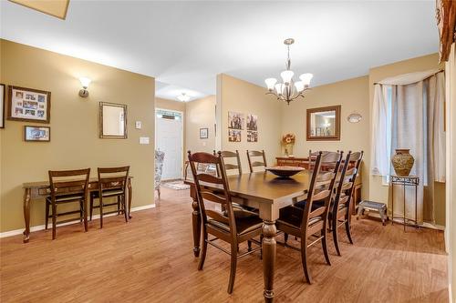 110-695 Pineview Road, Penticton, BC - Indoor Photo Showing Dining Room