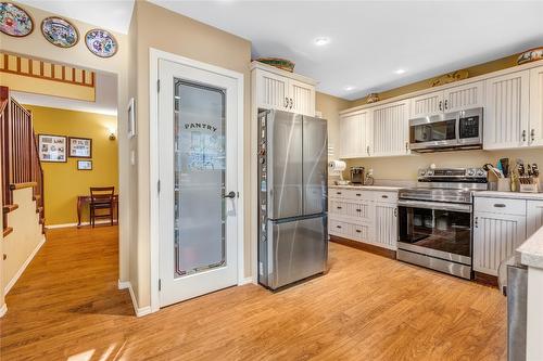 110-695 Pineview Road, Penticton, BC - Indoor Photo Showing Kitchen