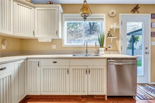 110-695 Pineview Road, Penticton, BC - Indoor Photo Showing Kitchen With Double Sink