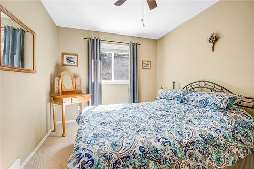 110-695 Pineview Road, Penticton, BC - Indoor Photo Showing Bedroom