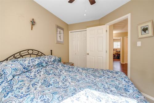 110-695 Pineview Road, Penticton, BC - Indoor Photo Showing Bedroom