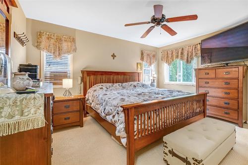 110-695 Pineview Road, Penticton, BC - Indoor Photo Showing Bedroom