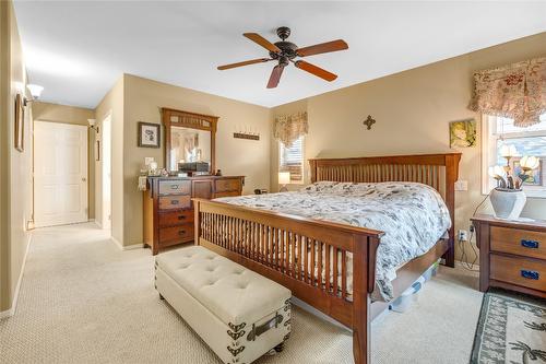 110-695 Pineview Road, Penticton, BC - Indoor Photo Showing Bedroom