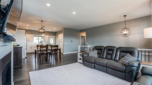 6681 Blackcomb Way, Vernon, BC - Indoor Photo Showing Living Room