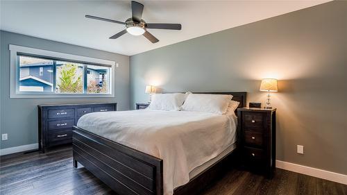 6681 Blackcomb Way, Vernon, BC - Indoor Photo Showing Bedroom