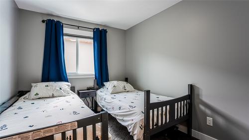 6681 Blackcomb Way, Vernon, BC - Indoor Photo Showing Bedroom