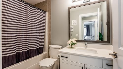 6681 Blackcomb Way, Vernon, BC - Indoor Photo Showing Bathroom