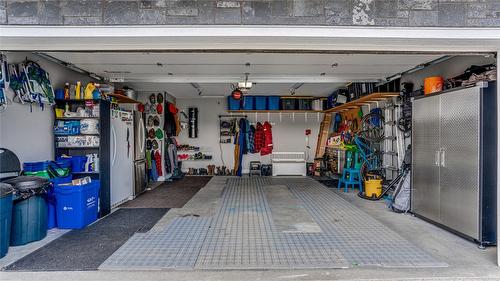 6681 Blackcomb Way, Vernon, BC - Indoor Photo Showing Garage