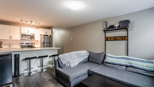 6681 Blackcomb Way, Vernon, BC - Indoor Photo Showing Kitchen