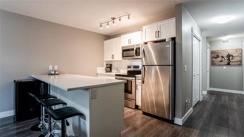 6681 Blackcomb Way, Vernon, BC - Indoor Photo Showing Kitchen