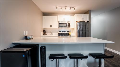 6681 Blackcomb Way, Vernon, BC - Indoor Photo Showing Kitchen