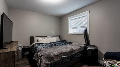 6681 Blackcomb Way, Vernon, BC - Indoor Photo Showing Bedroom