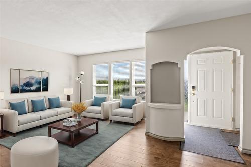 3990 Hitchner Road, West Kelowna, BC - Indoor Photo Showing Living Room