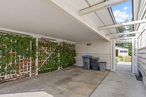 3990 Hitchner Road, West Kelowna, BC - Indoor Photo Showing Other Room