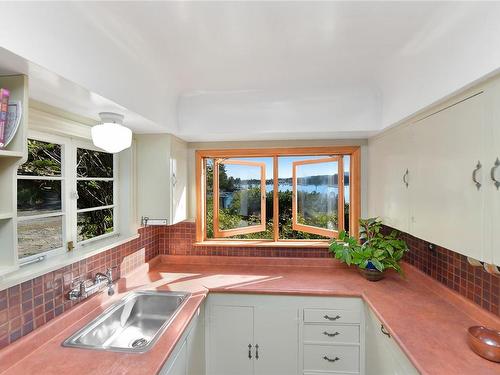 2173 Tryon Rd, North Saanich, BC 