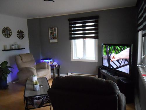 Salon - 41 Rue De L'Église, Price, QC - Indoor Photo Showing Living Room