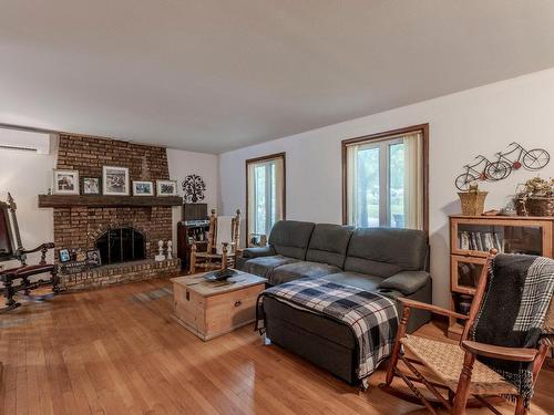 Salon - 4275 Boul. Des Cimes, Québec (La Haute-Saint-Charles), QC - Indoor Photo Showing Living Room With Fireplace