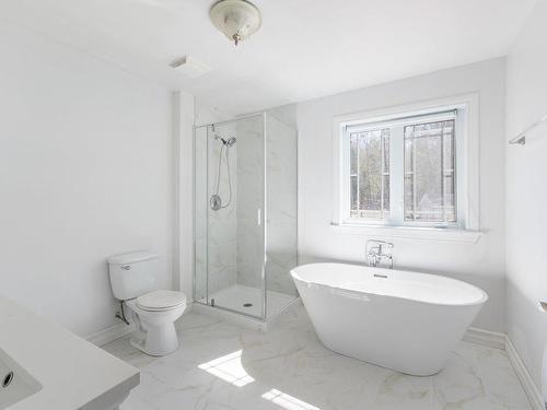 Bathroom - 46 Rue Du Roitelet, Orford, QC - Indoor Photo Showing Dining Room