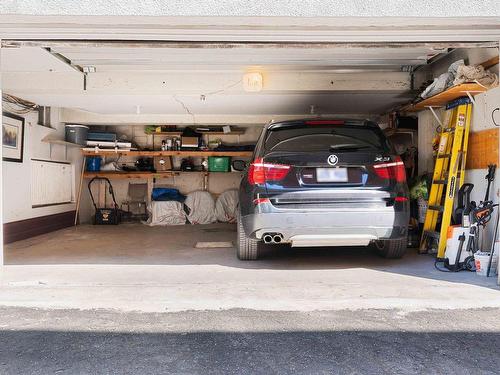 Garage - 4941 Rue Jean-Brillant, Montréal (Côte-Des-Neiges/Notre-Dame-De-Grâce), QC - Indoor Photo Showing Garage