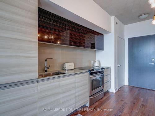 2009-20 Minowan Miikan Lane, Toronto, ON - Indoor Photo Showing Kitchen