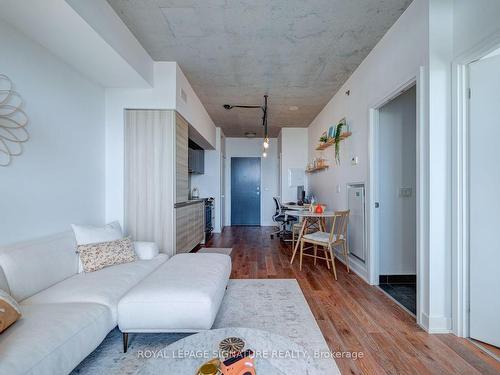 2009-20 Minowan Miikan Lane, Toronto, ON - Indoor Photo Showing Living Room