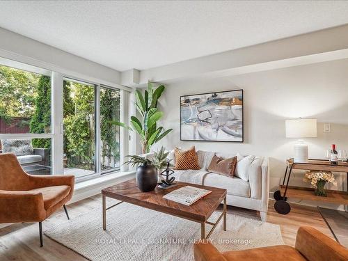 218-120 Dallimore Circ, Toronto, ON - Indoor Photo Showing Living Room