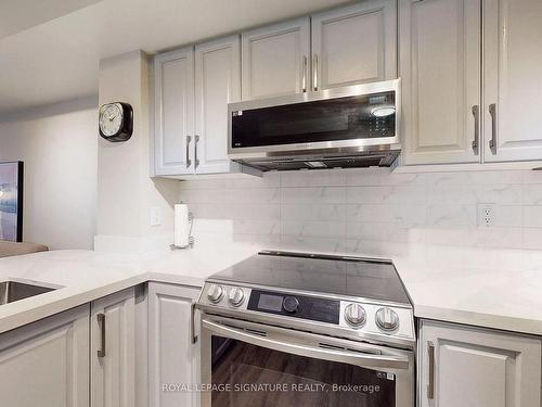 708-7 Lorraine Dr, Toronto, ON - Indoor Photo Showing Kitchen