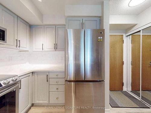 708-7 Lorraine Dr, Toronto, ON - Indoor Photo Showing Kitchen