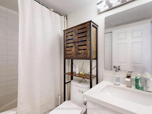 708-7 Lorraine Dr, Toronto, ON - Indoor Photo Showing Bathroom