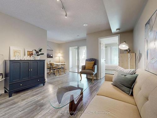 708-7 Lorraine Dr, Toronto, ON - Indoor Photo Showing Living Room