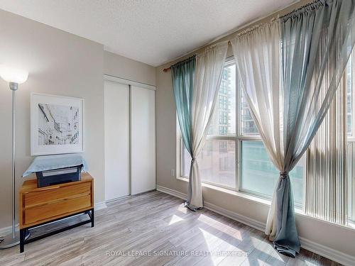 708-7 Lorraine Dr, Toronto, ON - Indoor Photo Showing Other Room